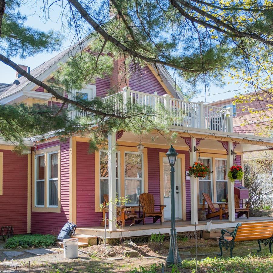 Une Fleur au Bord de l'Eau Bed and Breakfast Granby Eksteriør billede